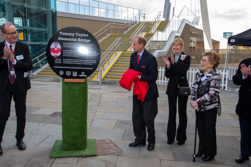 Other image for Busby Babe Tommy gets Royal recognition